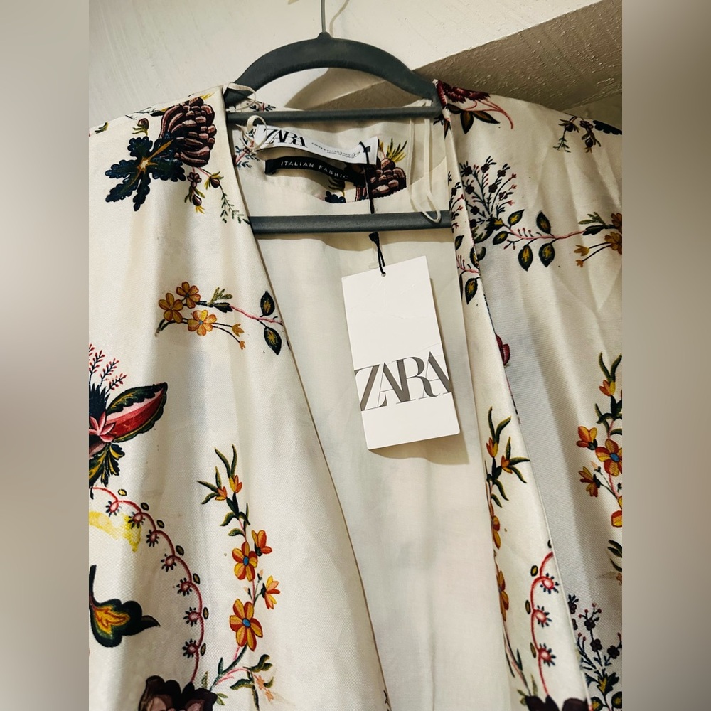 NWT ZARA WOMAN ITALIAN FABRIC MULTICOLORED FULLY LINED PRINTED KIMONO. Size XS-S - Picture 8 of 13